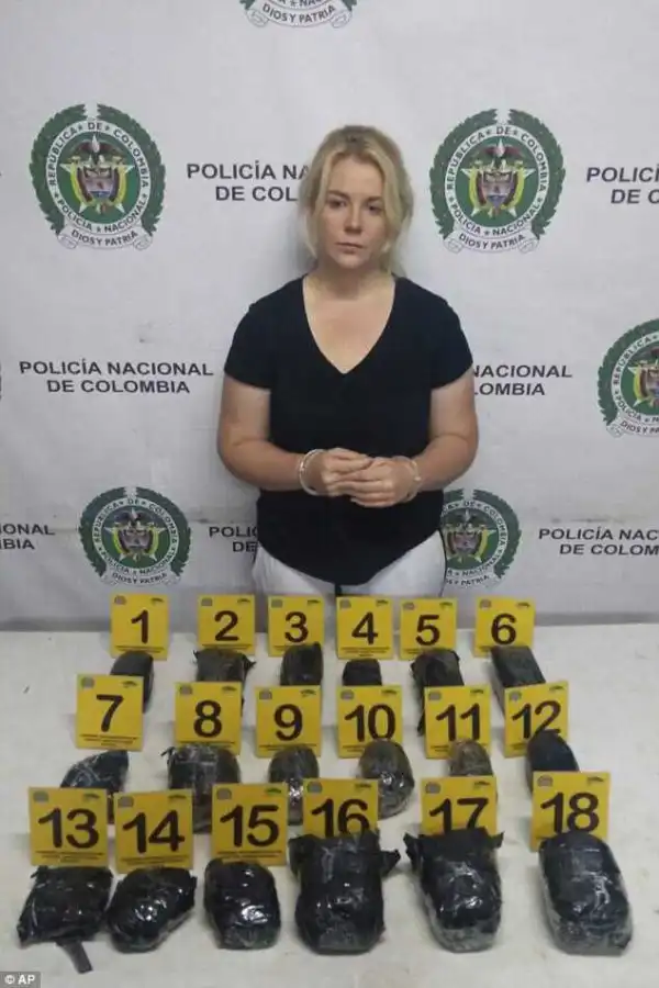 Lady Arrested With Bags Of Cocaine Claims She Thought She Was Buying Headphones. Photos